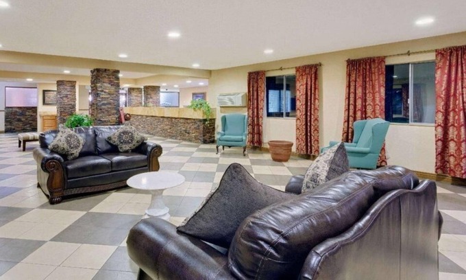 Evanston House | Comfort Meets Affordability in Knights Inn Evanston! Free Parking, Pet-friendly