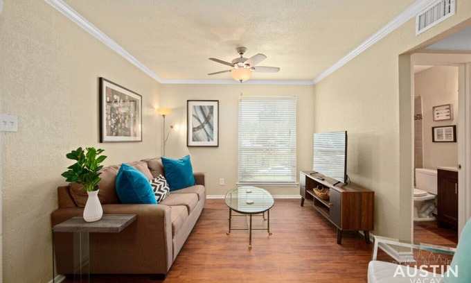Cherrywood Apartment | Comfort Meets Culture in the Heart of Austin | 2BD