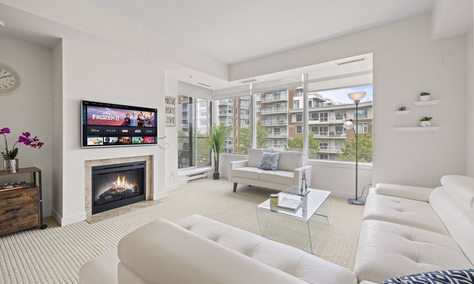 Southwest Edmonton Apartment | Comfort Oasis free Wifi Netflix Disney+ UGprkg