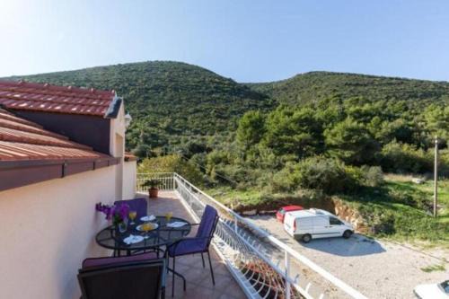 Hodilje Apartment | Comfort One Bedroom Apartment with Balcony and Sea View VELIKI