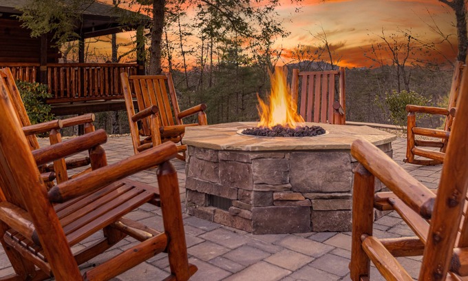Pigeon Forge Cabin | Comfort & Relaxation 3 br Cabin Wraparound Decks Amazing Views 2 Hot Tubs