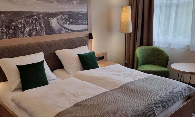 Neustadt in Sachsen House | Comfort room, shower, WC - Parkhotel Neustadt