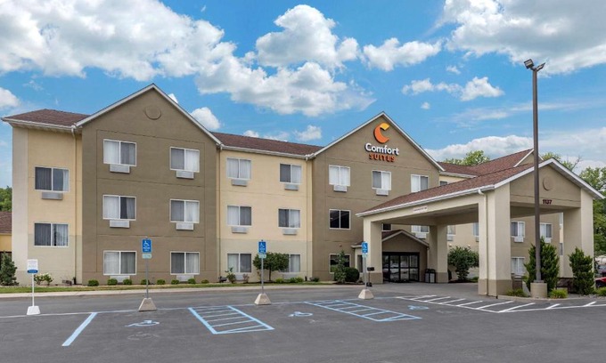 Auburn Hotel | Comfort Suites Auburn near I-69