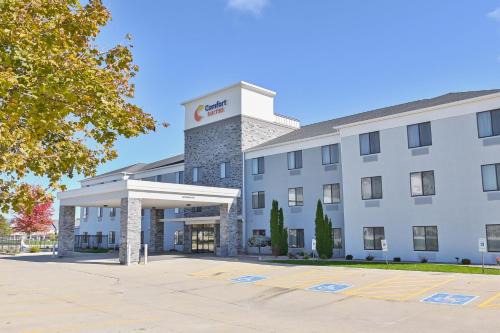 Bloomington Hotel | Comfort Suites Bloomington I-55 and I-74