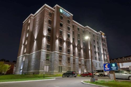 Mount Auburn Hotel | Comfort Suites Cincinnati University - Downtown