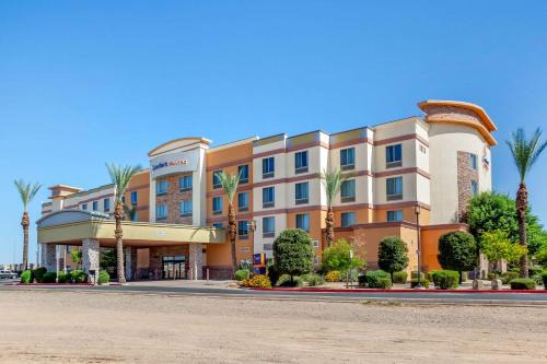 Glendale Hotel | Comfort Suites Glendale - State Farm Stadium Area