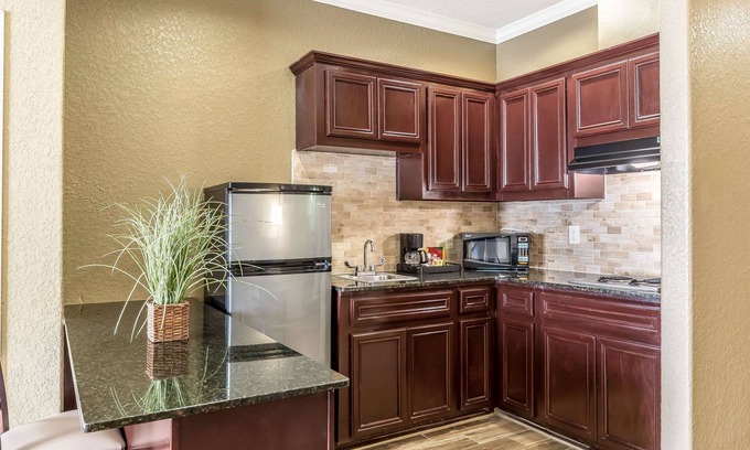 Aldine Hotel | Comfort Suites Houston IAH Airport - Beltway 8