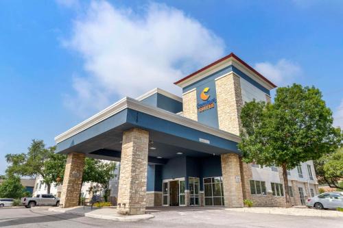 Wetmore Hotel | Comfort Suites Medical Center near Six Flags