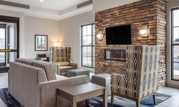 Scottsdale Hotel | Comfort Suites Scottsdale Talking Stick Entertainment District