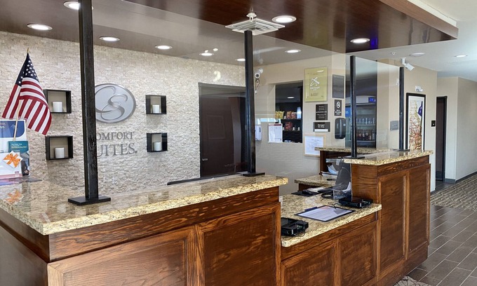 West Omaha Hotel | Comfort Suites West Omaha