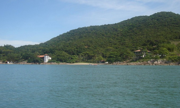 Governador Celso Ramos House | Comfortable beach house and beach overlooking Florianopolis
