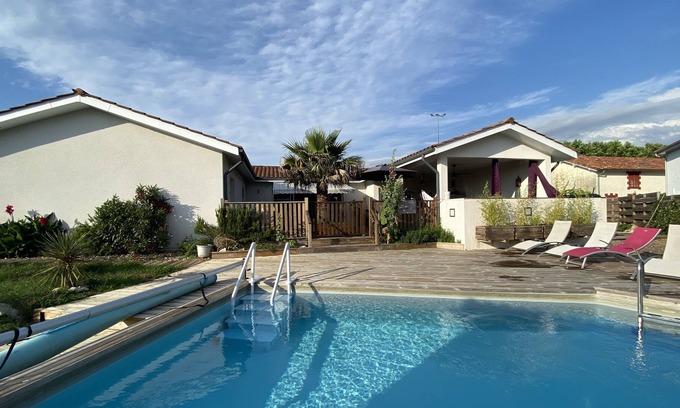 Saint-Vincent-de-Paul Bed & Breakfast | Comfortable room with swimming pool, bathroom and wc.
