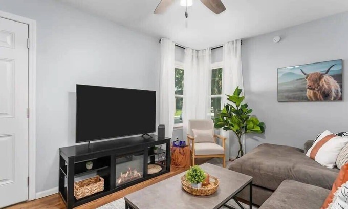 Independence House | Comfortable 1 Bed home| Mins to Arrowhead|Wifi