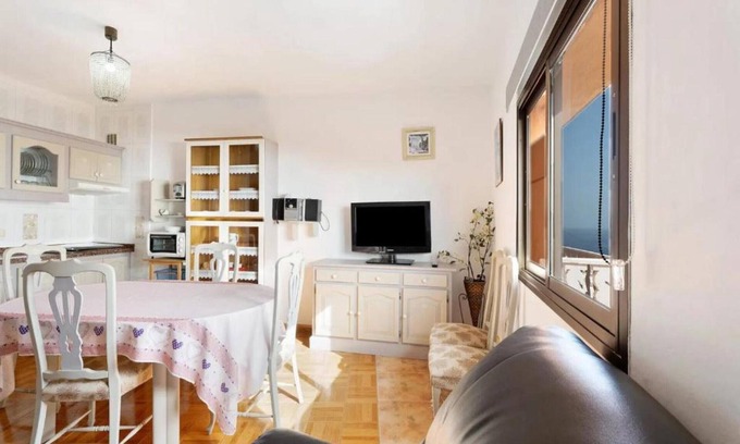 Valverde Ski Chalet | Comfortable 2 bedroom house with beautiful sea views
