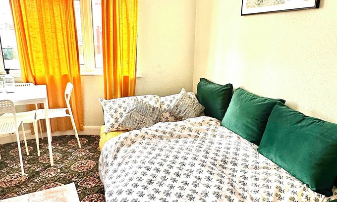 Coventry House | Comfortable 2-Bedroom Home in Coventry – Ideal for Short Stays