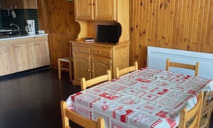 Orcieres-Merlette Apartment | Comfortable 2-Room Cabin for 6, Pets Allowed, Near Slopes and Shops