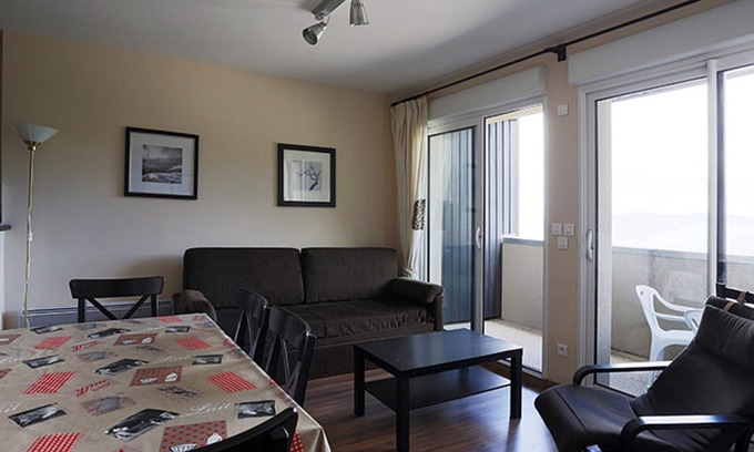 Peyragudes Apartment | Comfortable 2BR for 6, slopeside, parking, free Spassio access