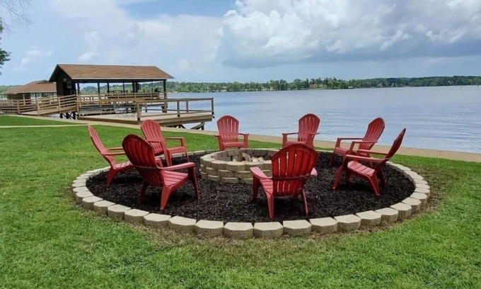 Farmerville House | Comfortable 3 bedroom, 2 bath home on beautiful Lake D’Arbonne