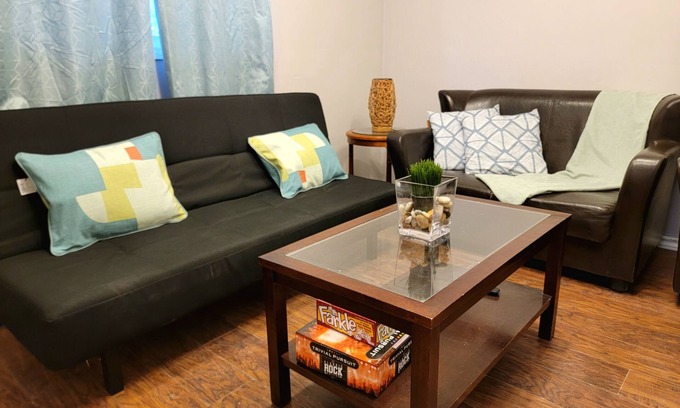 Winnipeg House | Comfortable 3 bedroom with easy access to Downtown