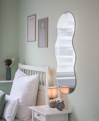 Linden-Mitte Apartment | Comfortable 3 room apartment I 81 m2 I Central l Self-Check-In I Elevator & Balkony