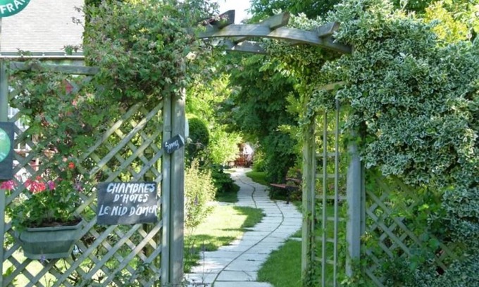 Saint-Omer-de-Blain Bed & Breakfast | "Comfortable Accessible Room with Private Bath, WiFi, TV, Baby Gear & Bicycles Near Blain"