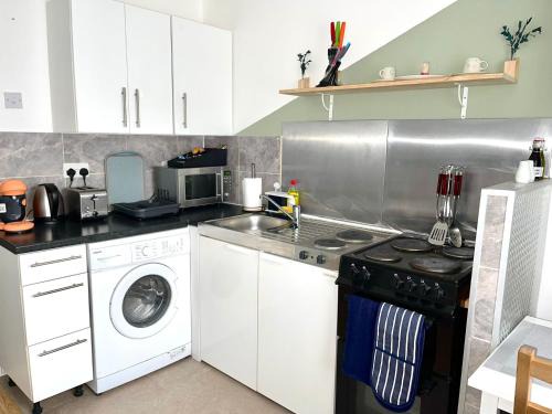 Chadwell Apartment | Comfortable and convenient 1-Bed Apart in Romford
