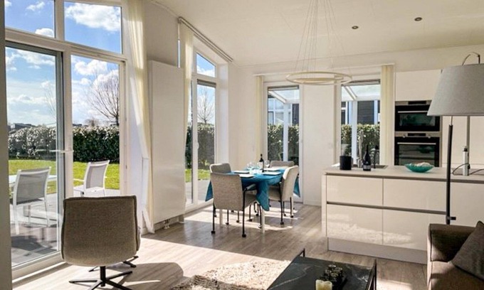 Wemeldinge House | Comfortable and modern furnished house with lake views.