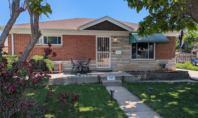 Twin Lakes House | Comfortable and quiet family neighborhood 420 friendly