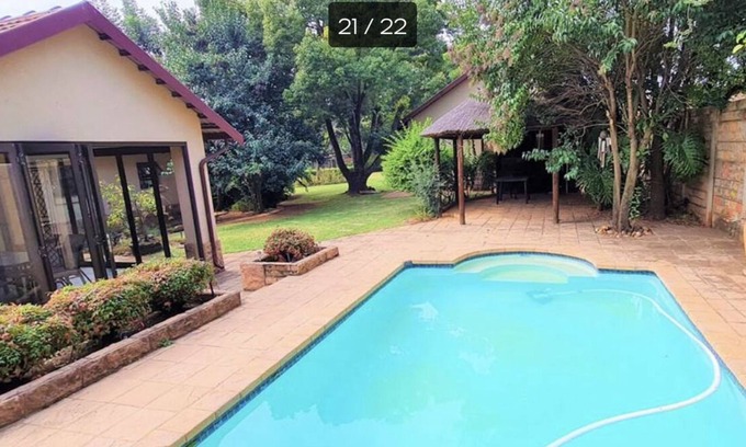 Centurion House | Comfortable and spacious holiday home with beautiful garden