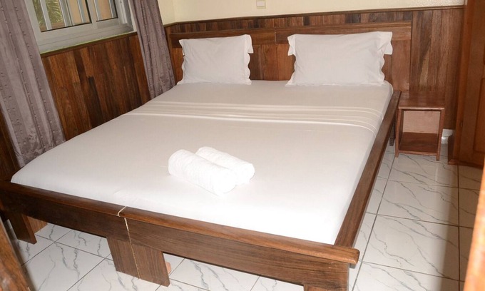 Kribi Hotel | Comfortable and spacious rooms . Breakfast Inc. Pool Wifi Beach Restaurant N°1