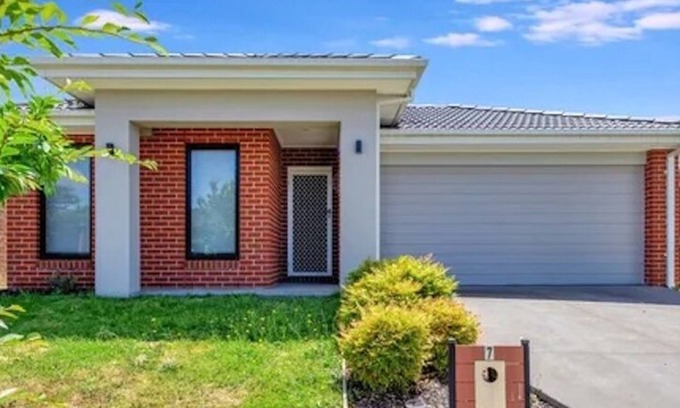 Beveridge House | Comfortable and tranquil space for holiday stay-over. Private Room with Ensuite!