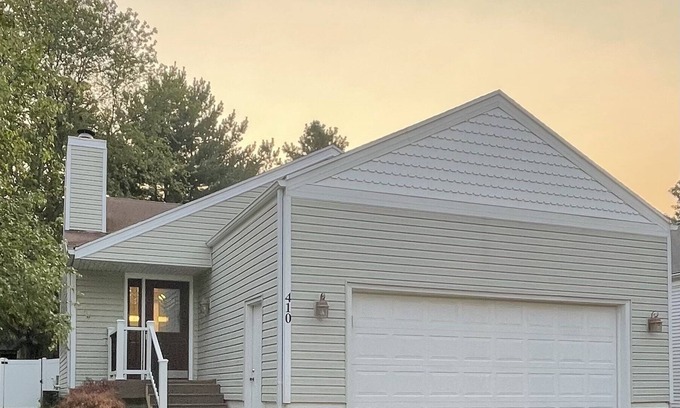 West Des Moines House | Comfortable and Spacious 3 Bedroom Home