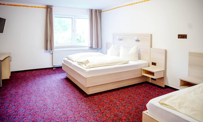 Zueschen Apartment | Comfortable and versatile room -perfect for relaxation, work and exchange