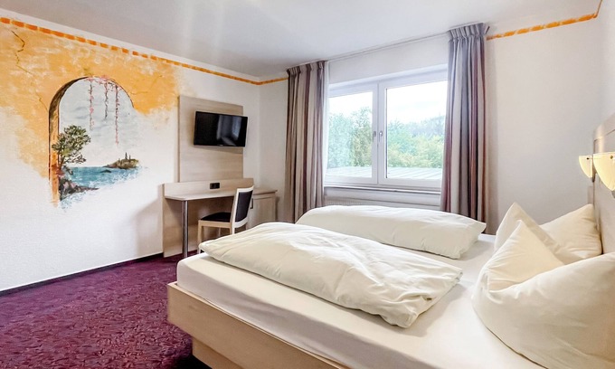 Zueschen Apartment | Comfortable and versatile room -perfect for relaxation, work and exchange