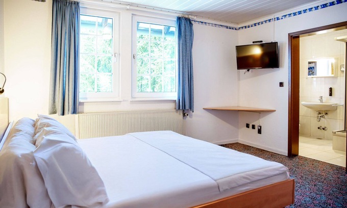 Zueschen Apartment | Comfortable and versatile room-perfect for relaxation, work and exchange