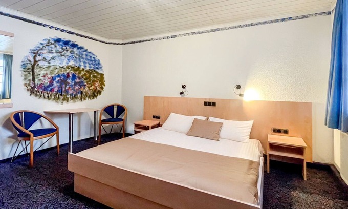 Zueschen Apartment | Comfortable and versatile room-perfect for relaxation, work and exchange