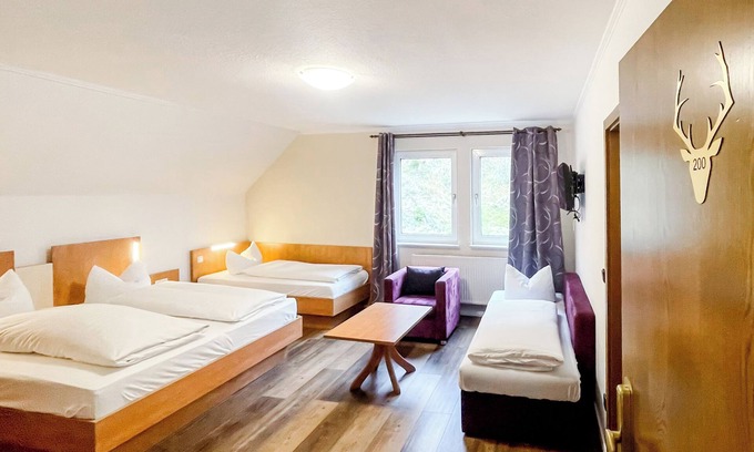 Zueschen Apartment | Comfortable and versatile room -perfect for relaxation, work and exchange
