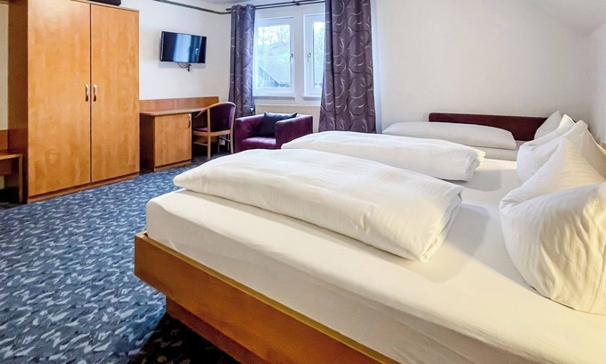Zueschen Apartment | Comfortable and versatile room -perfect for relaxation, work and exchange