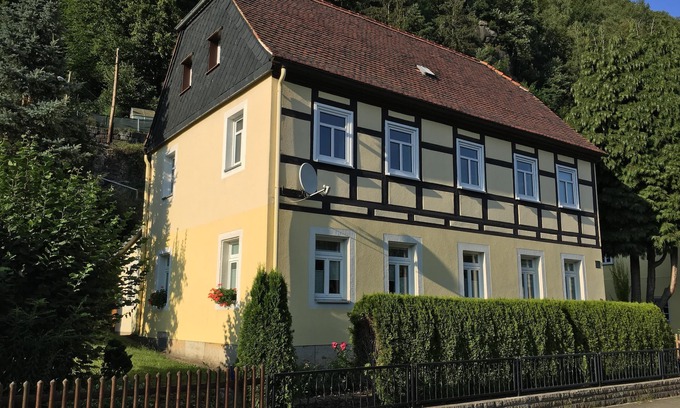 Postelwitz Apartment | comfortable apartment on the Elbe/Apartment "Falkenstein"