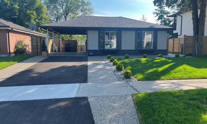 Rathwood House | Comfortable & Bright 4BD Stay Near Pearson Airport & Downtown Toronto