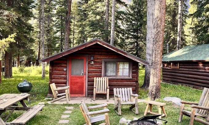Cooke City-Silver Gate Cabin | Comfortable Cabin next to Yellowstone National Park