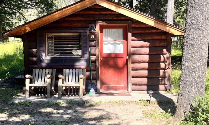 Cooke City-Silver Gate Cabin | Comfortable Cabin next to Yellowstone National Park