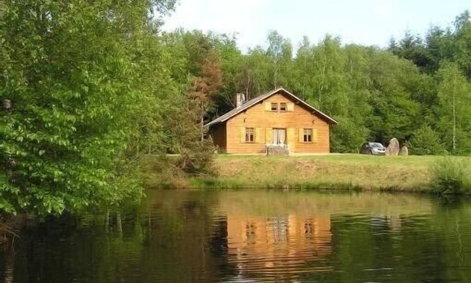 Moux-en-Morvan Ski Chalet | Comfortable chalet with private fishing pond in the heart of the Morvan.