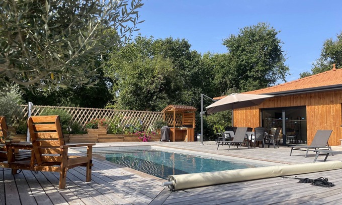 Vensac Ski Chalet | Comfortable chalet with heated pool