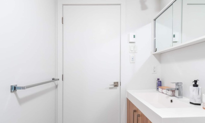 Cote-Des-Neiges—Notre-Dame-De-Grace House | Comfortable city apartment for 2 people