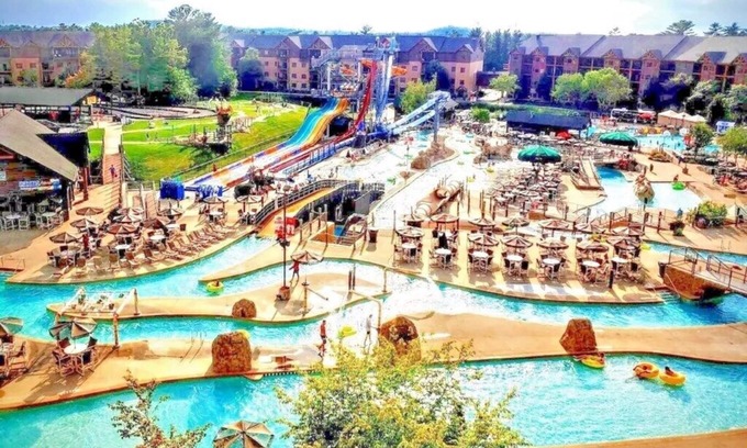 Lake Delton Condo | Comfortable Club Wyndham Glacier Canyon, 1 Bedroom Deluxe Suite