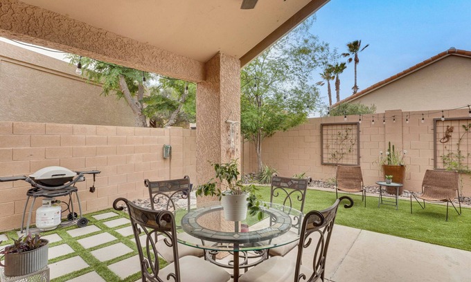 Tucson House | Comfortable & Contemporary Home in Tucson