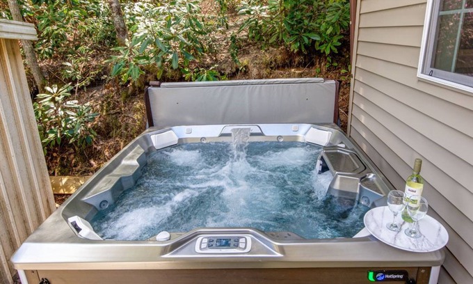 Highlands House | Comfortable, Convenient, Hot Tub and Freshly Renovated!