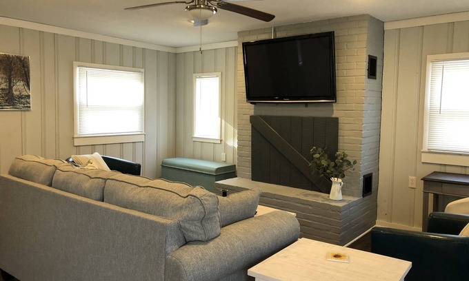 Sunset Hills Cottage | Comfortable Cottage Just Blocks From KU Campus
