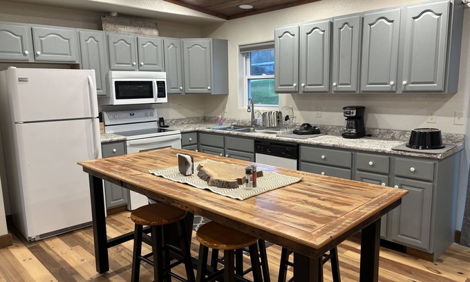 Sparta House | Comfortable Country Home w Expansive Views of Beautiful Big Creek Valley